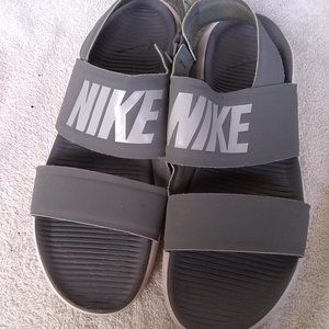 Nike Tanjun Strap Sandals Cool Grey/White(882694 002)WOMEN SZ:9 CHRISTMAS SEASON